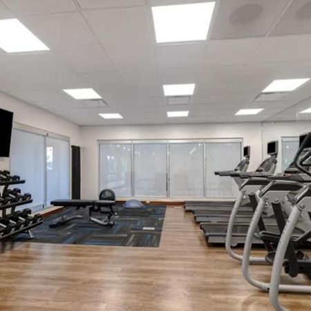 Holiday Inn Express & Suites - Detroit - Dearborn By Ihg Екстериор снимка