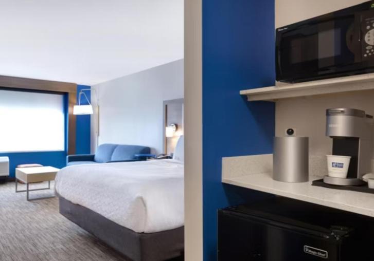 Holiday Inn Express & Suites - Detroit - Dearborn By Ihg Екстериор снимка