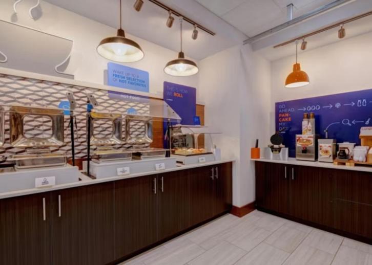 Holiday Inn Express & Suites - Detroit - Dearborn By Ihg Екстериор снимка