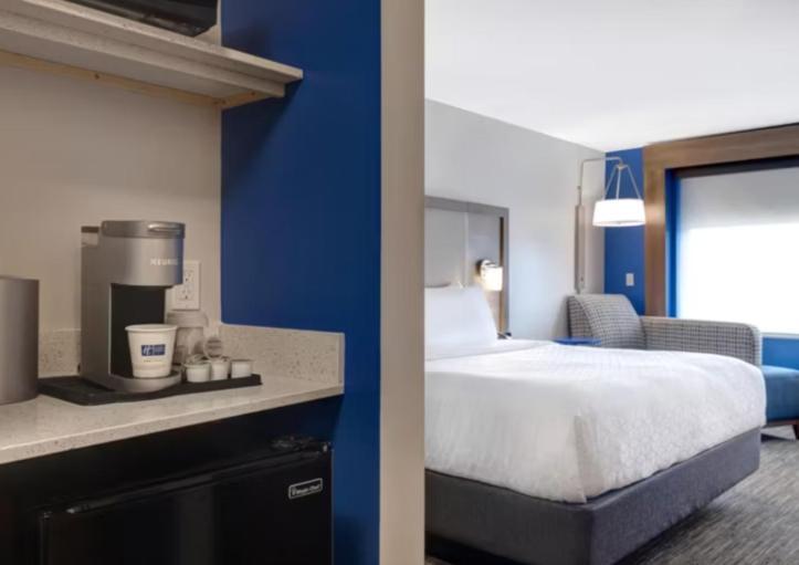 Holiday Inn Express & Suites - Detroit - Dearborn By Ihg Екстериор снимка