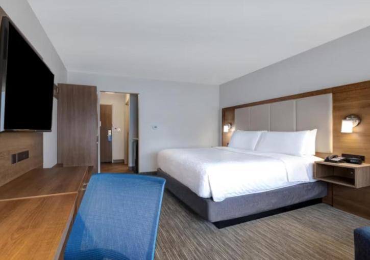 Holiday Inn Express & Suites - Detroit - Dearborn By Ihg Екстериор снимка